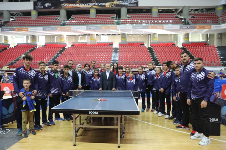 BAŞKAN ÇOLAKBAYRAKDAR, TÜRKİYE’NİN DÖRT BİR YANINDAN GELEN SPORCULARI ZİYARET ETTİ