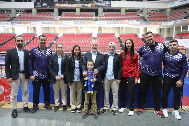 BAŞKAN ÇOLAKBAYRAKDAR, TÜRKİYE’NİN DÖRT BİR YANINDAN GELEN SPORCULARI ZİYARET ETTİ