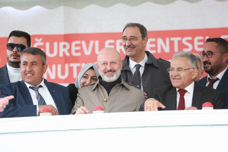 BAŞKAN ÇOLAKBAYRAKDAR; “KENTSEL DÖNÜŞÜMLE SOSYAL DÖNÜŞÜMÜ AYNI ANDA GERÇEKLEŞTİRİYORUZ”
