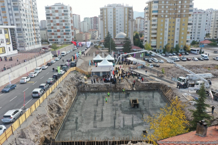 BAŞKAN ÇOLAKBAYRAKDAR; “KENTSEL DÖNÜŞÜMLE SOSYAL DÖNÜŞÜMÜ AYNI ANDA GERÇEKLEŞTİRİYORUZ”