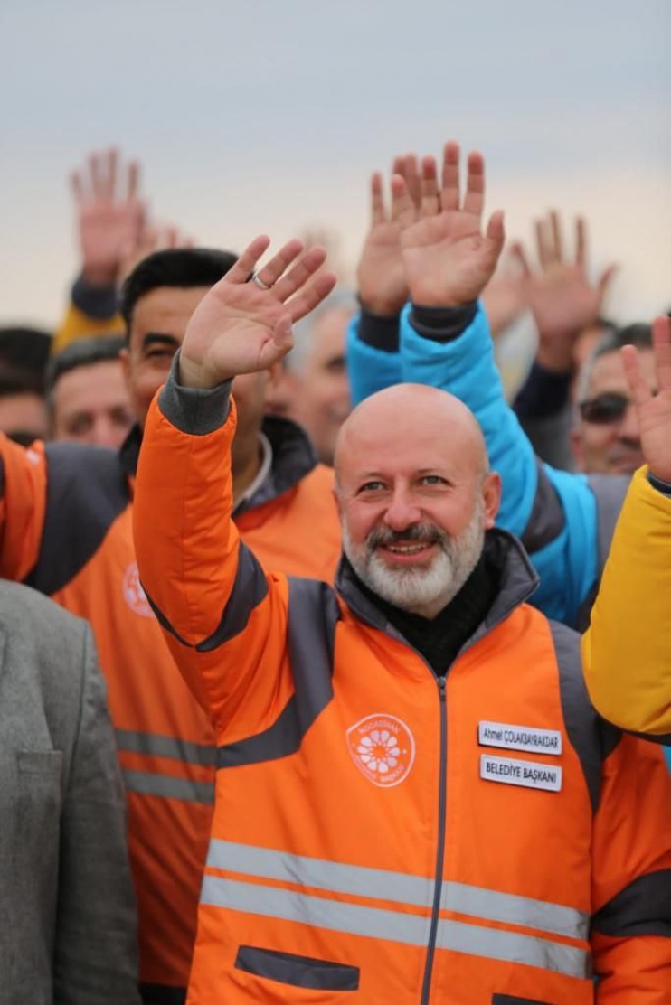 BAŞKAN ÇOLAKBAYRAKDAR; “BÜTÜN ALANLARDA FARKINI ORTAYA KOYAN VE TÜRKİYE’YE ÖRNEK OLAN BELEDİYEYİZ”