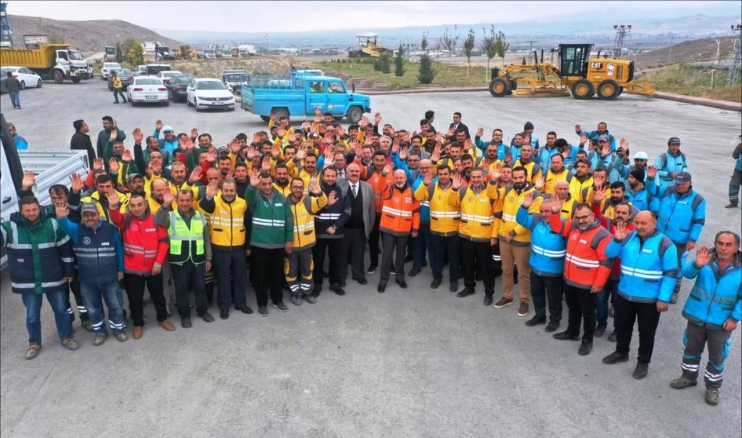 BAŞKAN ÇOLAKBAYRAKDAR; “BÜTÜN ALANLARDA FARKINI ORTAYA KOYAN VE TÜRKİYE’YE ÖRNEK OLAN BELEDİYEYİZ”