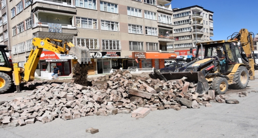 KOCASİNAN BELEDİYESİ MEHMET AKİF CADDESİNİ YENİLİYOR