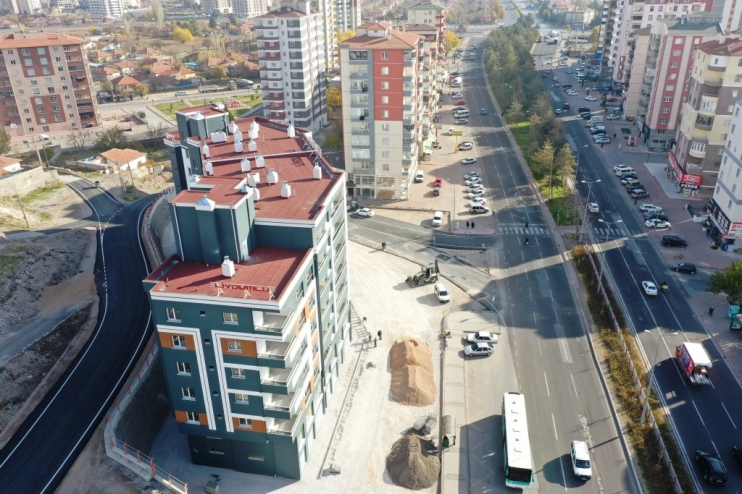 BAŞKAN ÇOLAKBAYRAKDAR; “KENTSEL YENİLEMEYLE ERKİLET BULVARI, YENİ YÜZE KAVUŞUYOR”