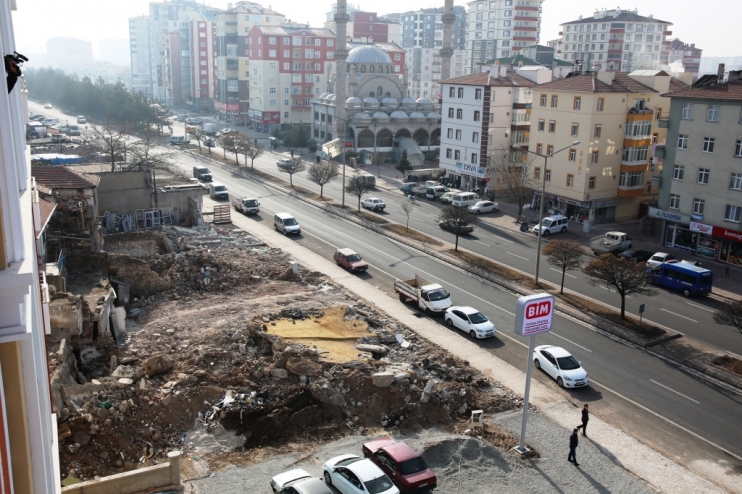 BAŞKAN ÇOLAKBAYRAKDAR; “KENTSEL YENİLEMEYLE ERKİLET BULVARI, YENİ YÜZE KAVUŞUYOR”