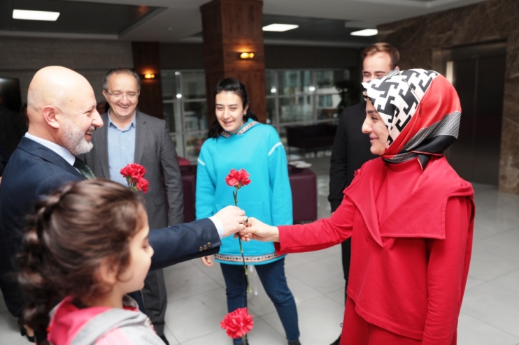 EĞİTİMCİNİN DOSTU BAŞKAN ÇOLAKBAYRAKDAR’DAN ÖĞRETMENLERE ANLAMLI ZİYARET