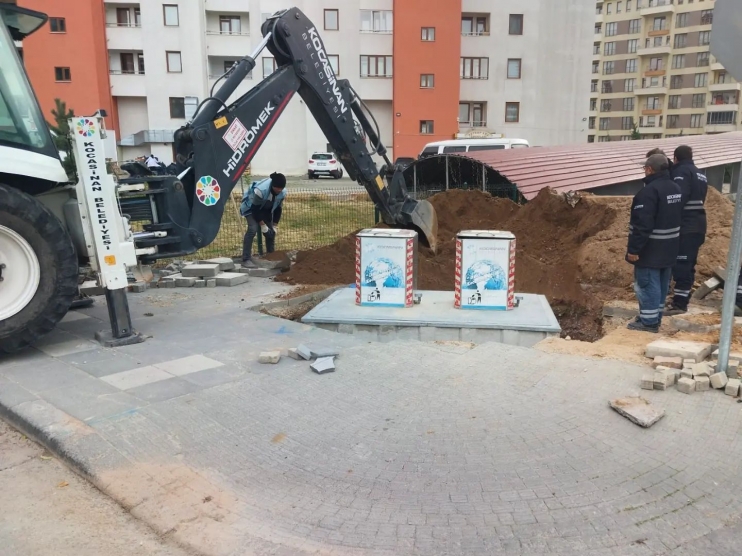 ÇEVRE DOSTU KOCASİNAN’DAN MODERN ÇÖP KONTEYNERLERİ