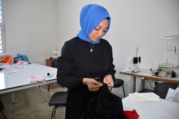 EV EKONOMİSİNE KATKI SAĞLAYAN KADINLARDAN BAŞKAN ÇOLAKBAYRAKDAR’A TEŞEKKÜR