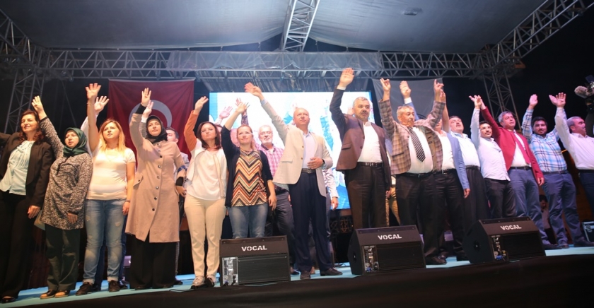 KOCASİNAN MECLİS ÜYELERİ KOL KOLA DEMOKRASİ NÖBETİNDE