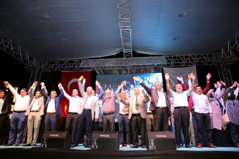 KOCASİNAN MECLİS ÜYELERİ KOL KOLA DEMOKRASİ NÖBETİNDE