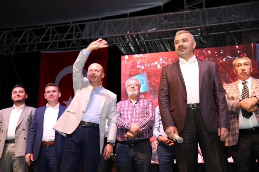 KOCASİNAN MECLİS ÜYELERİ KOL KOLA DEMOKRASİ NÖBETİNDE