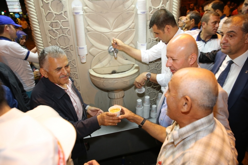 KOCASİNAN MECLİS ÜYELERİ KOL KOLA DEMOKRASİ NÖBETİNDE