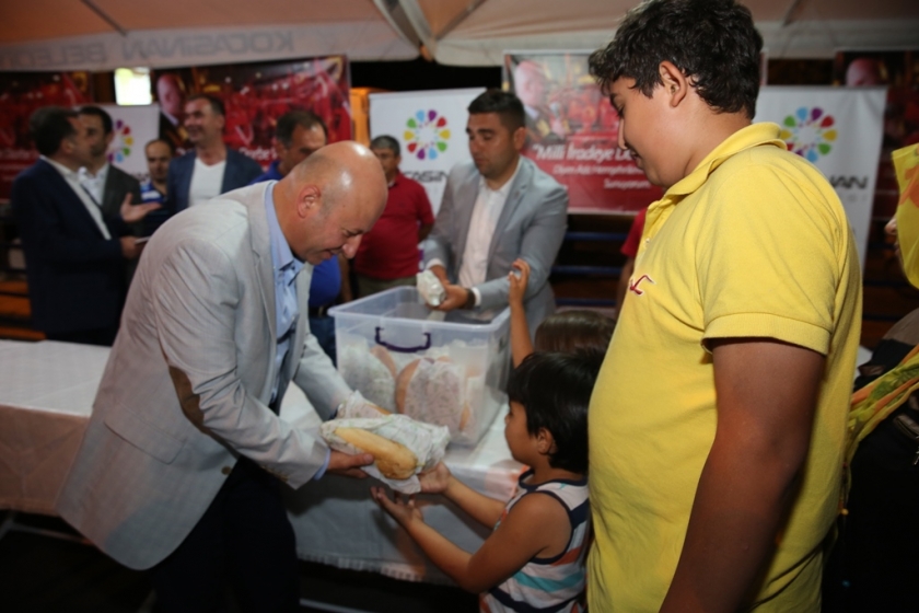 KOCASİNAN MECLİS ÜYELERİ KOL KOLA DEMOKRASİ NÖBETİNDE