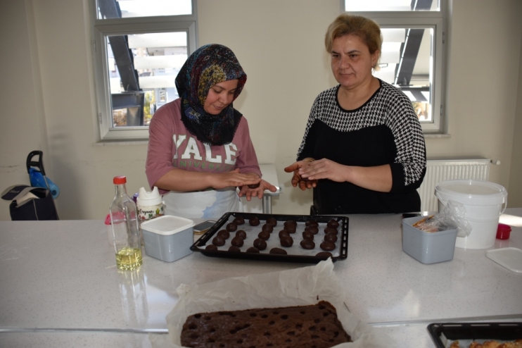 KOCASİNAN BELEDİYESİ, PROFESYONEL AŞÇILAR YETİŞTİRİYOR