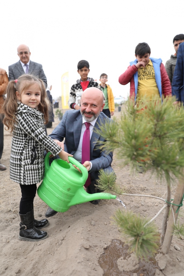 BAŞKAN ÇOLAKBAYRAKDAR; “BU YIL, 126 BİNDEN FAZLA AĞACI TOPRAKLA BULUŞTURDUK”
