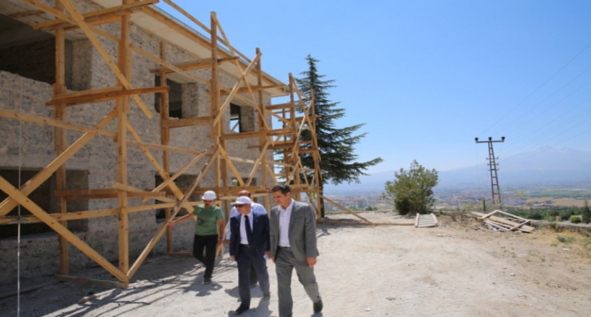BAŞKAN ÇOLAKBAYRAKDAR “TARİHİ OKUL YENİDEN GENÇLERİN HİZMETİNDE OLACAK”