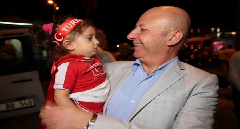 DEMOKRASİ NÖBETİNDE DURMAK YOK