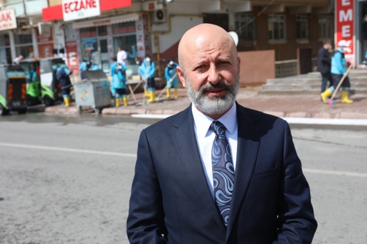 KOCASİNAN, TOPLADIĞI ÇÖPLERİ EKONOMİYE KAZANDIRIYOR