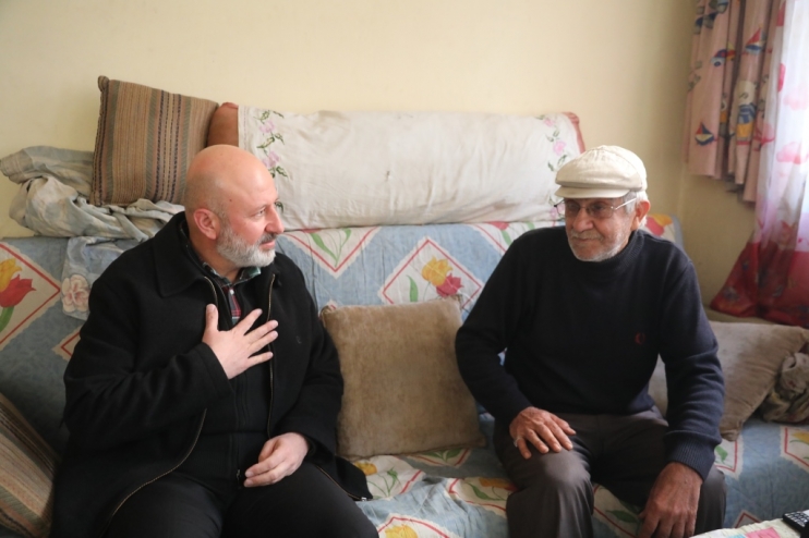 BAŞKAN ÇOLAKBAYRAKDAR’IN SÜRPRİZ ZİYARETLERİNDE KADİM BÜYÜKLER, ÖNCE ŞAŞIRDI SONRA DUA ETTİ