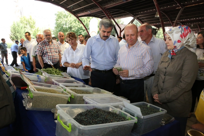 KOCASİNAN DA YÜZDE 100 ORGANİK PAZAR YERİ AÇILIŞINDA TÜKETİCİ İLE ÜRETİCİ EL ELE