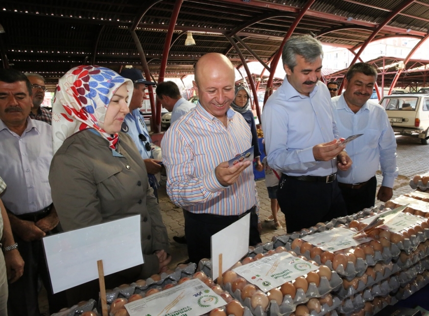 KOCASİNAN DA YÜZDE 100 ORGANİK PAZAR YERİ AÇILIŞINDA TÜKETİCİ İLE ÜRETİCİ EL ELE