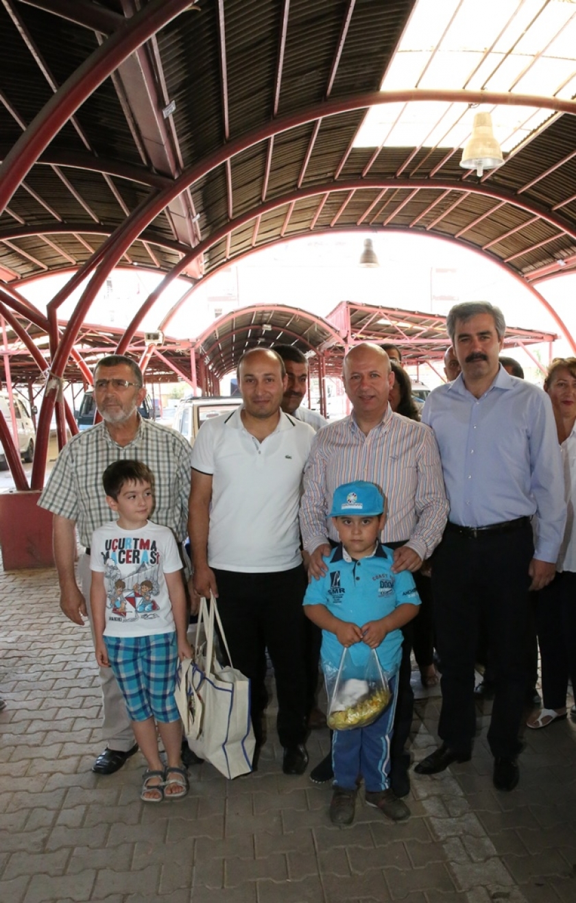 KOCASİNAN DA YÜZDE 100 ORGANİK PAZAR YERİ AÇILIŞINDA TÜKETİCİ İLE ÜRETİCİ EL ELE