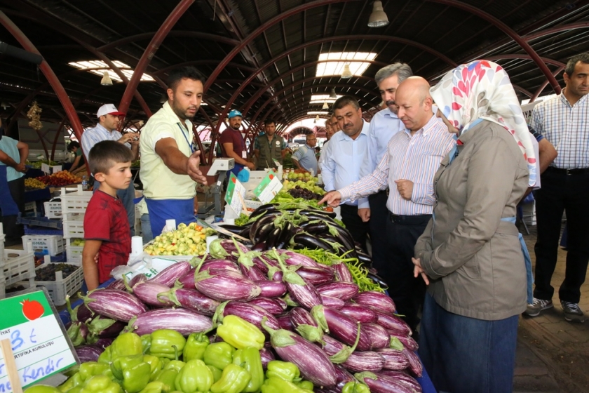 KOCASİNAN DA YÜZDE 100 ORGANİK PAZAR YERİ AÇILIŞINDA TÜKETİCİ İLE ÜRETİCİ EL ELE