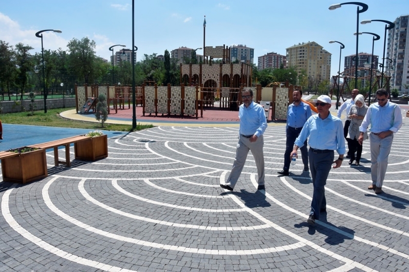 ÇOLAKBAYRAKDAR “GÜLPARK KAYSERİ’NİN SOSYAL YAŞAMINA RENK KATIYOR”