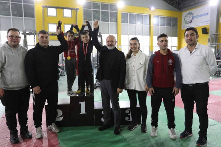 BAŞKAN ÇOLAKBAYRAKDAR; “ŞAMPİYON SPORCULAR YETİŞTİRİYORUZ”
