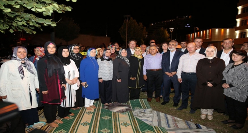 ÇOLAKBAYRAKDAR “NÖBETİMİZİ, MUHTEŞEM KALABALIKLA TAÇLANDIRALIM”