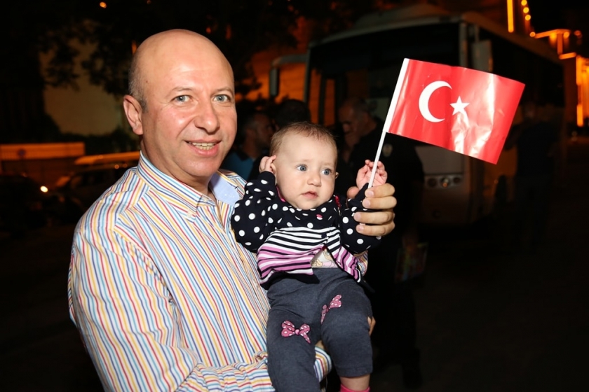ÇOLAKBAYRAKDAR “NÖBETİMİZİ, MUHTEŞEM KALABALIKLA TAÇLANDIRALIM”