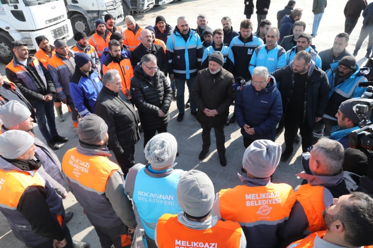 BAŞKAN ÇOLAKBAYRAKDAR, “BU GÜNLERİ HEP BİRLİKTE ATLATACAĞIZ”