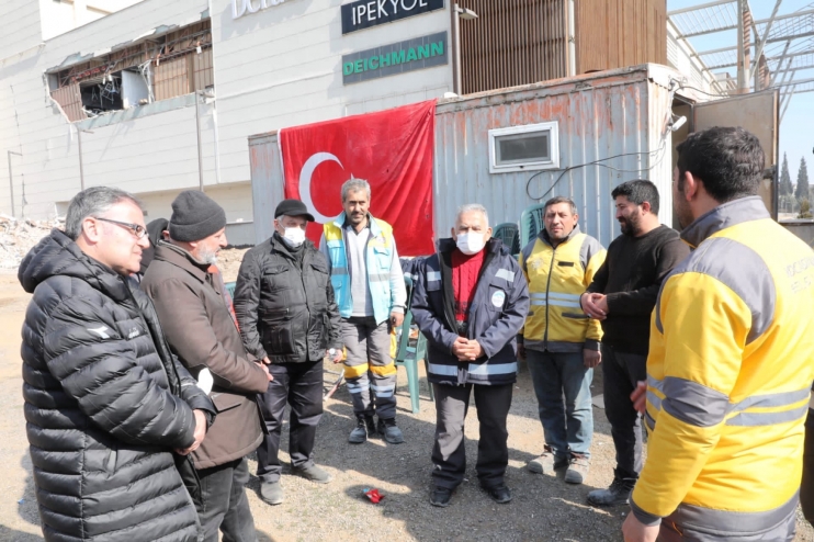 BAŞKAN ÇOLAKBAYRAKDAR, “BU GÜNLERİ HEP BİRLİKTE ATLATACAĞIZ”