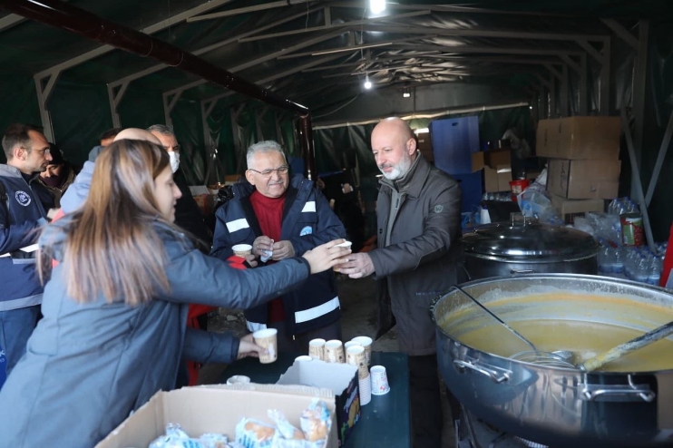 BAŞKAN ÇOLAKBAYRAKDAR, “BU GÜNLERİ HEP BİRLİKTE ATLATACAĞIZ”