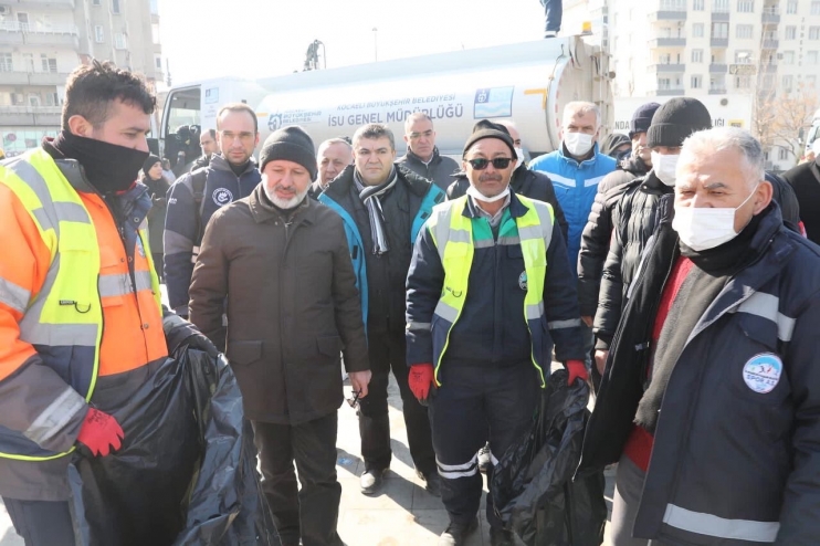 BAŞKAN ÇOLAKBAYRAKDAR; “TÜRKİYE OLARAK, TÜM YARALARI HEP BİRLİKTE SARACAĞIZ”