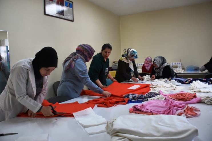 BAŞKAN ÇOLAKBAYRAKDAR; “YARALARIN EN HIZLI ŞEKİLDE SARILMASI İÇİN VAR GÜCÜMÜZLE ÇALIŞIYORUZ”