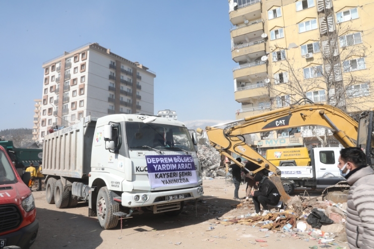 KOCASİNAN BELEDİYESİ, DEPREMZEDELER İÇİN 7/24 ÇALIŞIYOR
