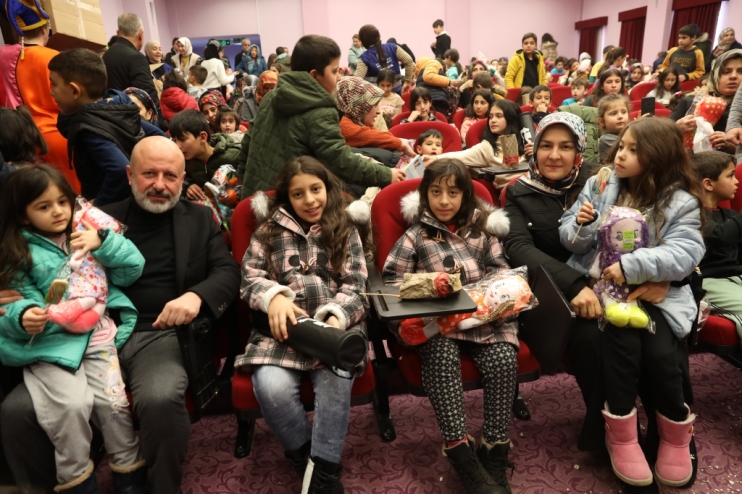 BAŞKAN ÇOLAKBAYRAKDAR; “BU ZOR GÜNLERİ, HER BİRLİKTE EL ELE GÖNÜL GÖNÜLE AŞACAĞIZ”