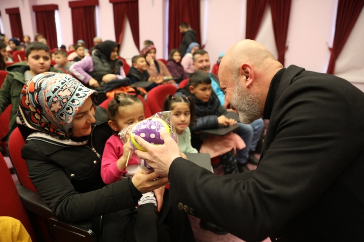 BAŞKAN ÇOLAKBAYRAKDAR; “BU ZOR GÜNLERİ, HER BİRLİKTE EL ELE GÖNÜL GÖNÜLE AŞACAĞIZ”