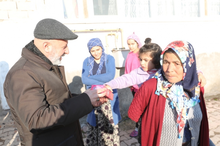 BAŞKAN ÇOLAKBAYRAKDAR; “BU ZOR GÜNLERİ, HER BİRLİKTE EL ELE GÖNÜL GÖNÜLE AŞACAĞIZ”