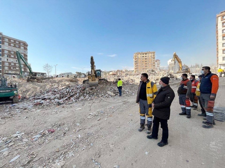 BAŞKAN ÇOLAKBAYRAKDAR, DEPREM BÖLGESİNDEKİ ÇALIŞMALARI KONTROL ETTİ