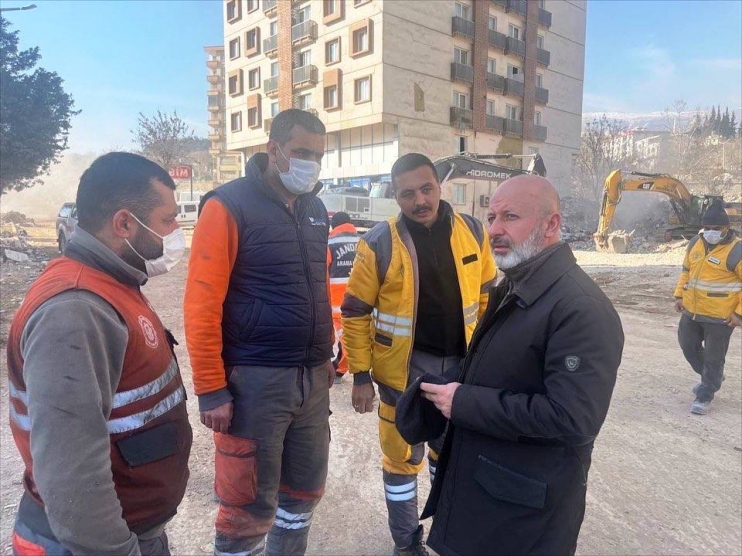 BAŞKAN ÇOLAKBAYRAKDAR, DEPREM BÖLGESİNDEKİ ÇALIŞMALARI KONTROL ETTİ