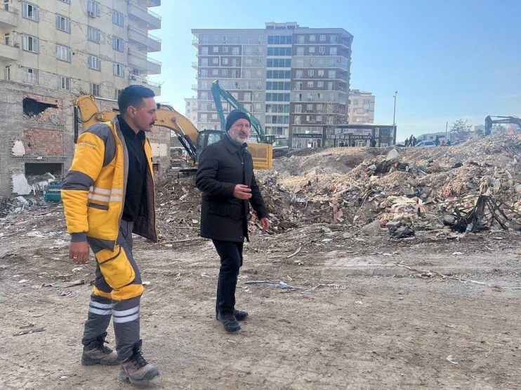 BAŞKAN ÇOLAKBAYRAKDAR, DEPREM BÖLGESİNDEKİ ÇALIŞMALARI KONTROL ETTİ