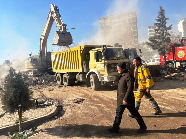 BAŞKAN ÇOLAKBAYRAKDAR; “SON YARALAR SARILANA KADAR, AFET BÖLGELERİNDEYİZ”