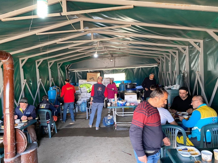 BAŞKAN ÇOLAKBAYRAKDAR; “SON YARALAR SARILANA KADAR, AFET BÖLGELERİNDEYİZ”