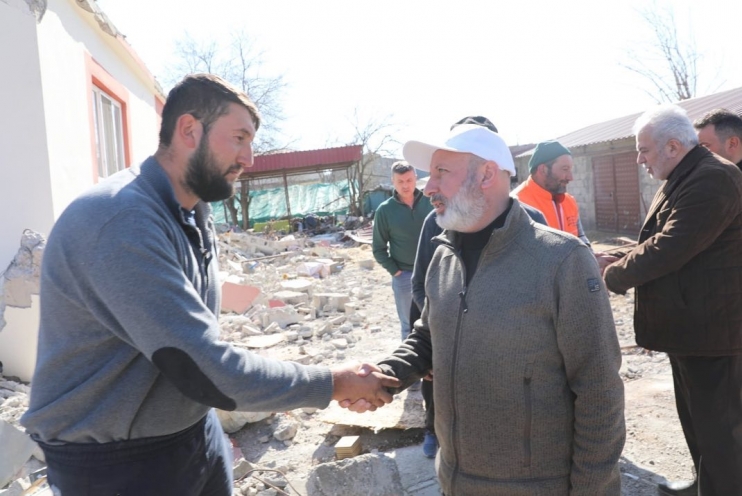 BAŞKAN ÇOLAKBAYRAKDAR, BU SEFERDE MECLİS ÜYELERİYLE DEPREM BÖLGESİNDE