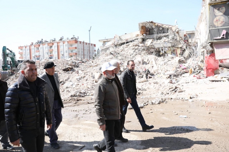BAŞKAN ÇOLAKBAYRAKDAR, BU SEFERDE MECLİS ÜYELERİYLE DEPREM BÖLGESİNDE