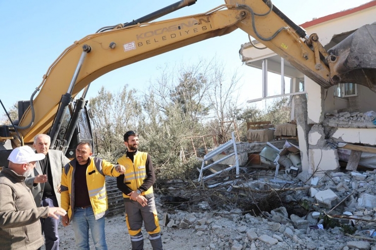 BAŞKAN ÇOLAKBAYRAKDAR, BU SEFERDE MECLİS ÜYELERİYLE DEPREM BÖLGESİNDE