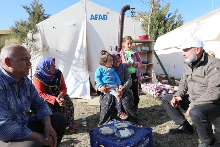BAŞKAN ÇOLAKBAYRAKDAR, BU SEFERDE MECLİS ÜYELERİYLE DEPREM BÖLGESİNDE