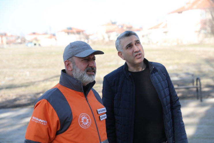BAŞKAN ÇOLAKBAYRAKDAR, DEPREMDE HASAR GÖREN YAPILARIN YIKIM ÇALIŞMALARINI KONTROL ETTİ